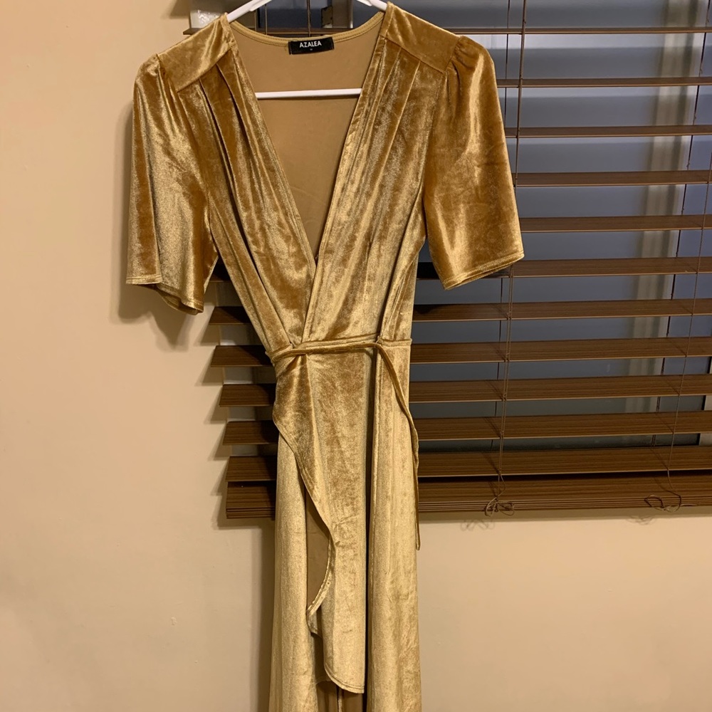 gorgeous gold dress